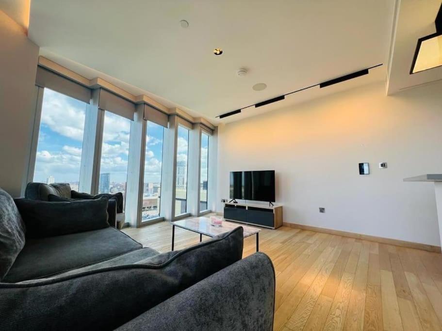 New Manhattan Loft Gardens Stratford Londra Exterior foto