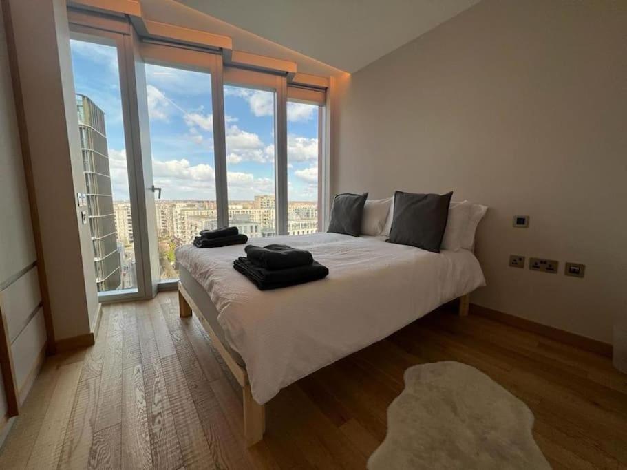 New Manhattan Loft Gardens Stratford Londra Exterior foto